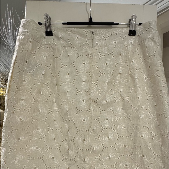 Tulle sz LG Cream Eyelet Mini Skirt w/back zipper & hidden side pockets - Picture 2 of 4